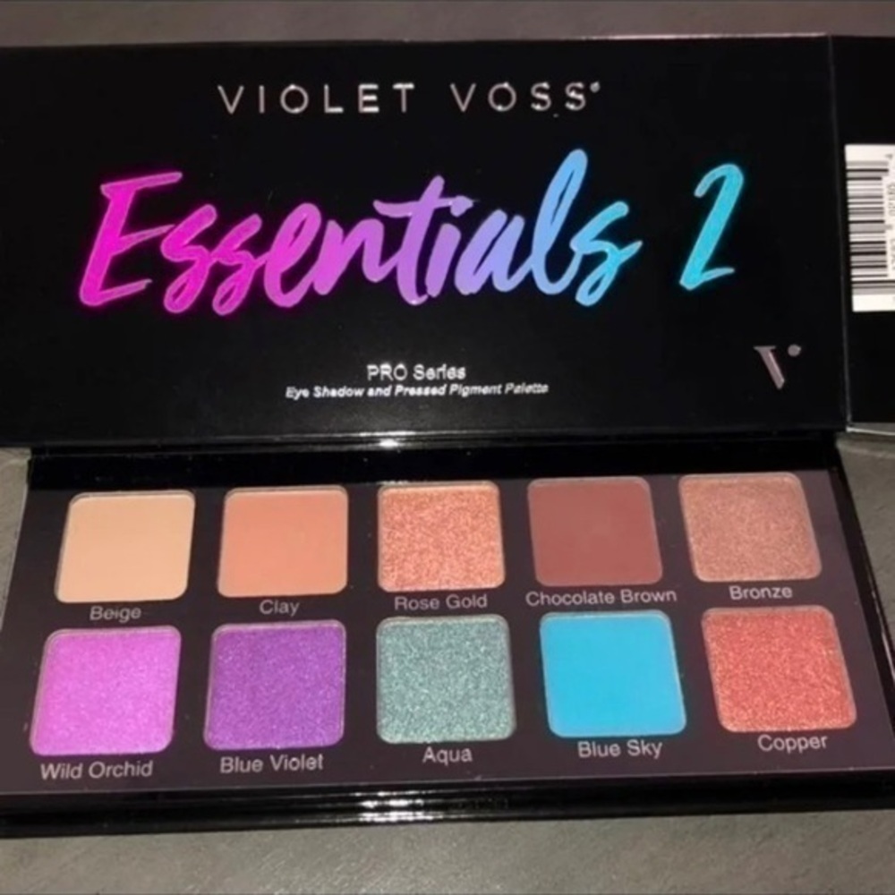 NEW VIOLET VOSS ESSENTIAL PRO SERIES MULTICOLOR EYESHADOW PALETTE
